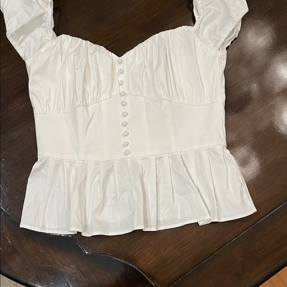 White House Black Market new White Buttoned Blouse sleeveless great quality 8